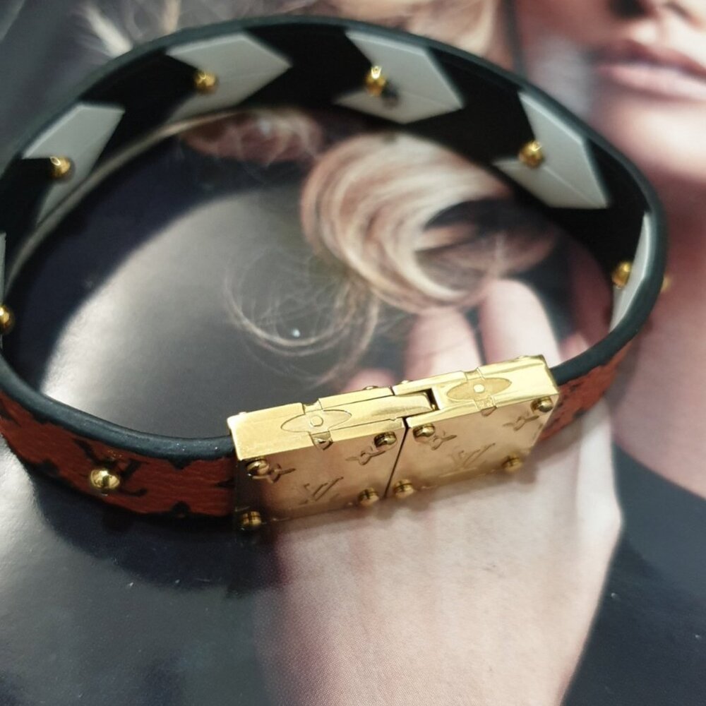 Louis Vuitton Leather Cuff Gold Double Face Unisex Bangle Bracelet Accessory - Picture 4 of 9